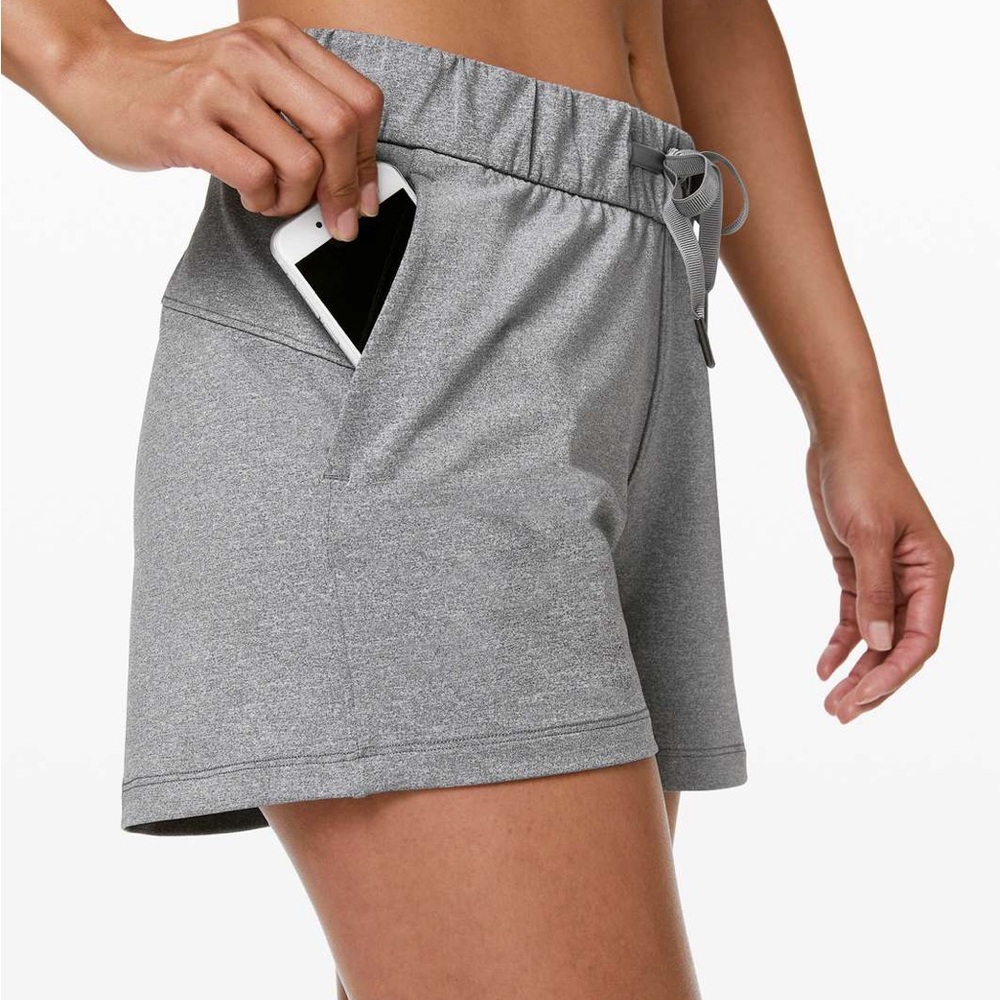 Lululemon ON THE FLY SHORT *2.5", Heathered Slate, 6